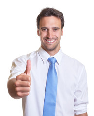 Geschäftsmann mit blauer Krawatte zeigt den Daumen