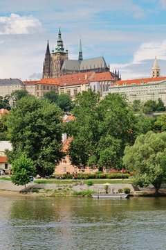 Prag, Blick von der Moldau zum Veitsdom