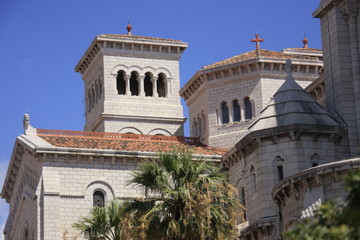 Fototapeta na wymiar les toits de Notre Dame immaculée de Monaco