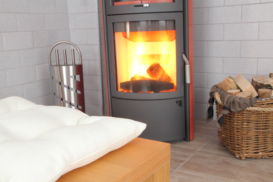 Kamin mit Bank
