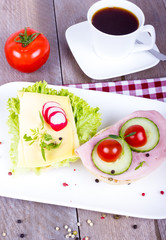 Gesundes Frühstück mit Tomaten