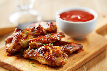 Chicken wings with sriracha sauce