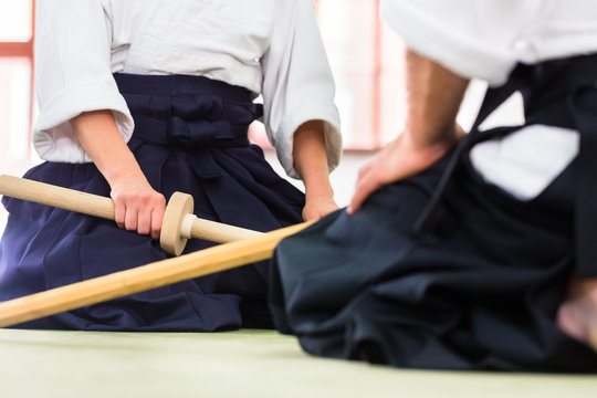 Lehrer und Sch&uuml;ler in Aikido Kampfsport Schule