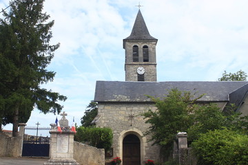 église d'un village du Lot