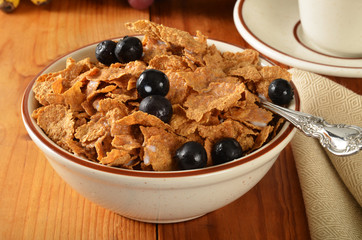 Bran flakes and blueberries