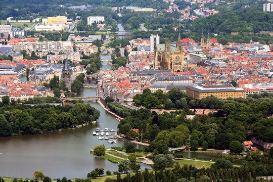 Vue a&eacute;rienne de la ville de Metz - Moselle - France