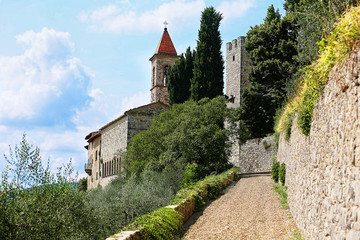 Fototapeta na wymiar Road to the Castello Nipozzano with fortress and the church spir