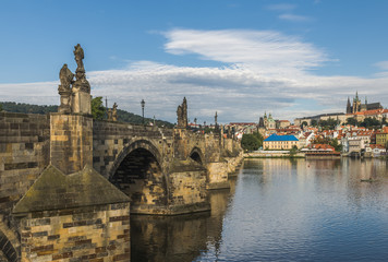 Fototapeta na wymiar Прага вид на Влтаву и Карлов мост