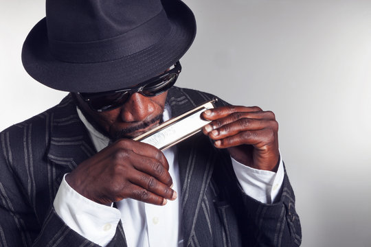 musician plays the harmonica