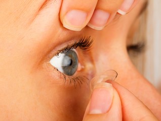 Contact Lenses Correct Removal