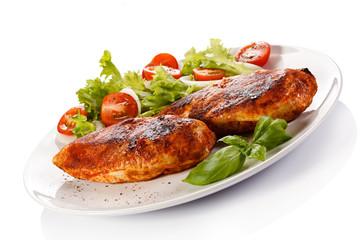 Grilled chicken fillets and vegetables
