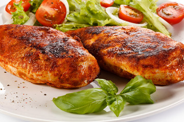Grilled chicken fillets and vegetables