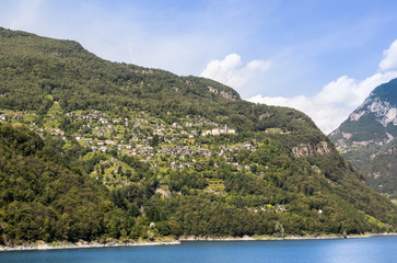 Naklejka na ściany i meble [Europa - Schweiz] Staudamm Valle Verzasca (Verzascatal) Lago di