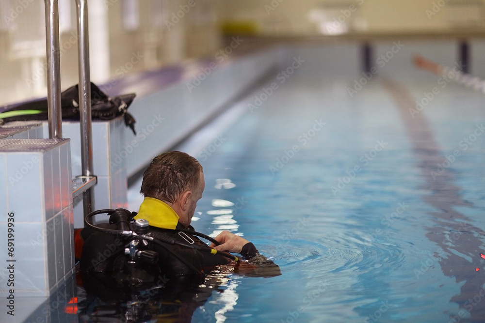 Sticker man teaches diving in the pool, swim coach