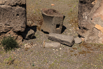 Behälter im  Eingang eines Laden in Pompeji