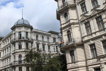 Obraz premium Berliner Altbauten in der Kreuzberger Hagelberger Straße