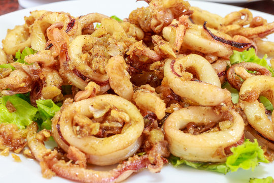 Deep fried squid with garlic and pepper