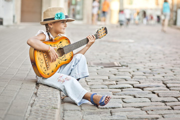 Girl playing guitar on the street - 69211392