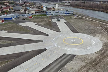 Cercles muraux Aéroport Helipad in airport