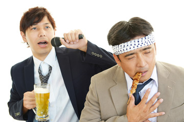 酔っぱらったビジネスマン