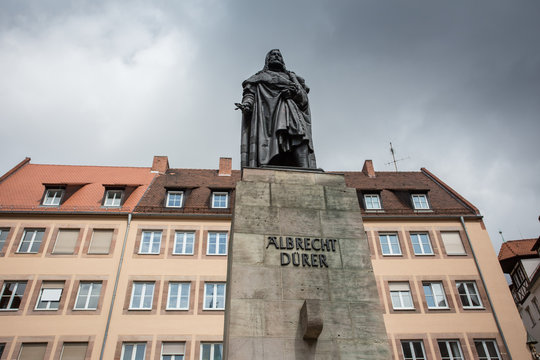 albrecht duerer statue nuernberg
