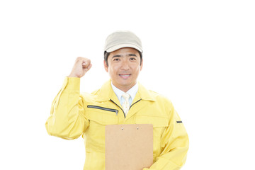 ガッツポーズの笑顔の男性