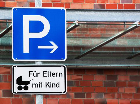 Parkplatz - Eltern - Kind