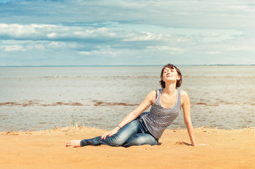 Fototapeta na wymiar Woman enjoy sunlight on the beach