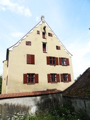 Schlösschen auf dem Lande