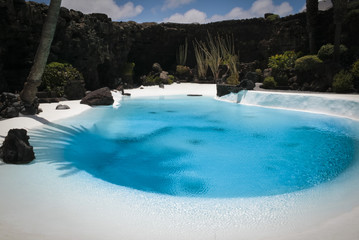Fototapeta na wymiar Interior swimming pool in Los Jameos del agua, Lanzarote Island
