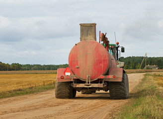 Obraz premium Tractor on the field.