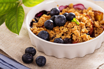 Peach and blueberry summer crumble