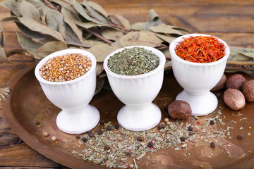 Small round tea bowls with different seasoning and bay leaves
