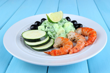 Fresh prawns with avocado, olives, salad and lime