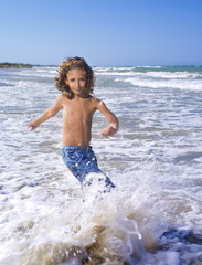 Giocando tra le onde