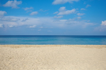 Fototapeta na wymiar Beautiful natural blue sea and white sand beach
