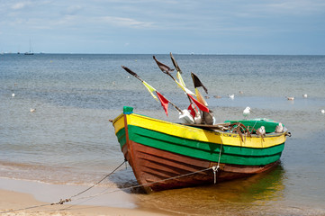 Fototapeta na wymiar fishing boat on the beach, baltic sea