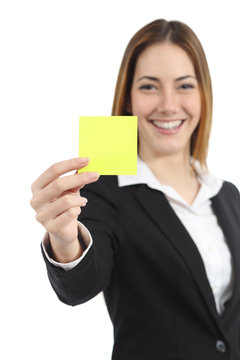 Beautiful businesswoman showing a blank yellow paper note