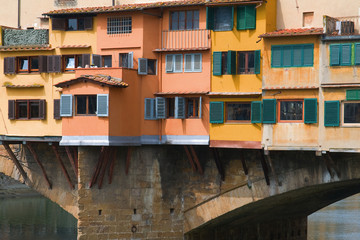 Fototapeta na wymiar houses over water on ponte vecchio florence italy