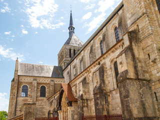 Fototapeta na wymiar Abbaye de Saint-Benoît-sur-Loire