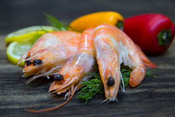 Garnelen mit Paprika und Zitrone