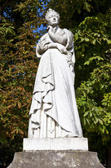 Statue of Marguerite d'Angouleme in Paris