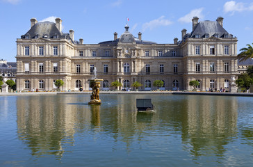 Fototapeta na wymiar Palace du Luxembourg in Paris