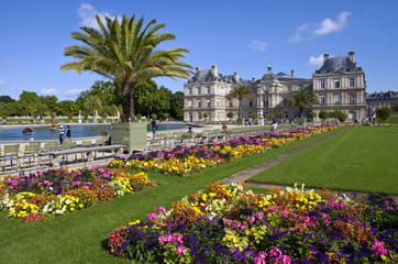Obraz premium Pałac Luksemburski w Jardin du Luxembourg w Paryżu