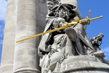Fotobehang Pont Alexandre III Standbeeld op Pont Alexandre III