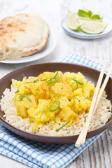 vegetable curry with cauliflower, lime and rice