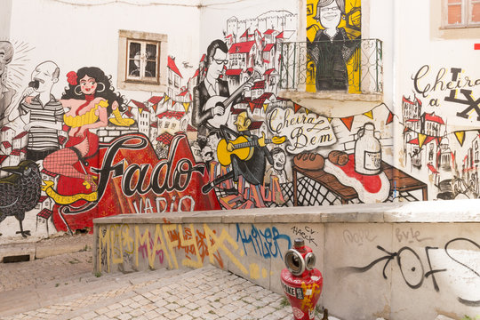 Fototapeta street art in lisbona