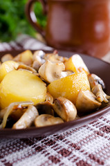 Potatoes with mushrooms