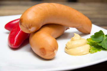 Bockwurst mit Senf und Paprika