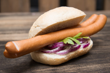 Würstchen im Brötchen